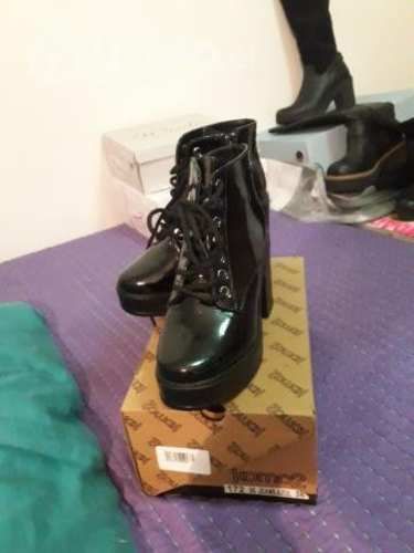 Botines charol y botas cuero 16hrs