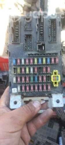 Caja fusibles interior hyundai accent 2006 al 2011