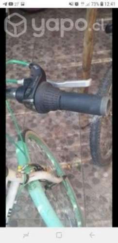 Bicicleta de paseo y bicicleta estatica