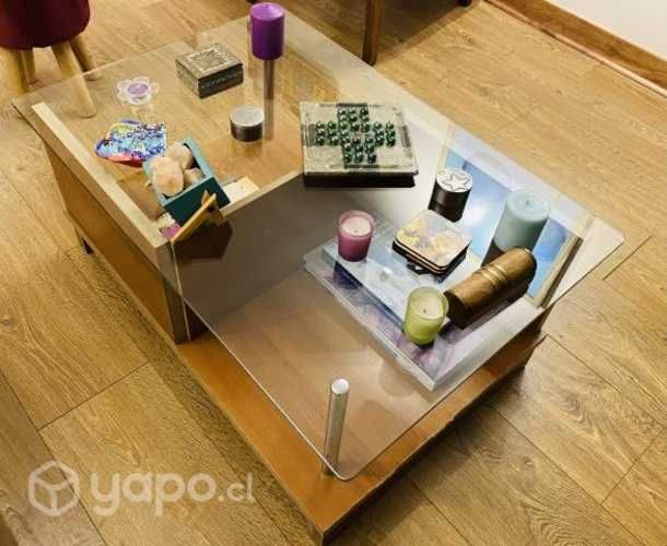 Mesa de centro cubierta de vidrio