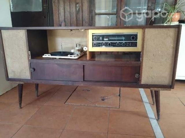 Mueble radiola antigua