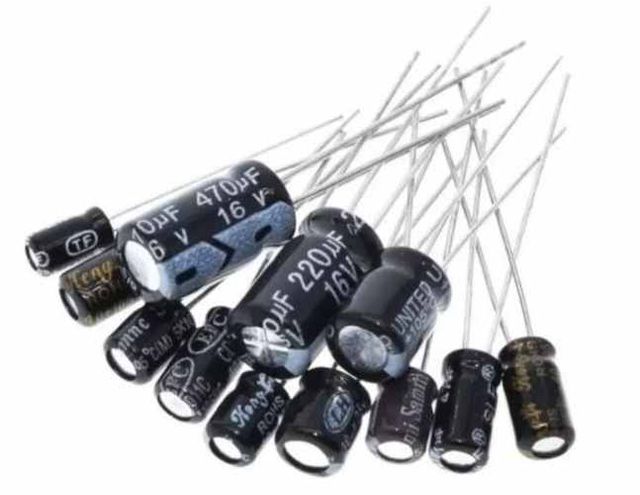 5 X Capacitores Electrolitico