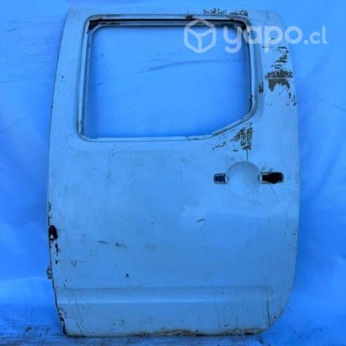 Puerta trasera izquierda Nissan navara 2011