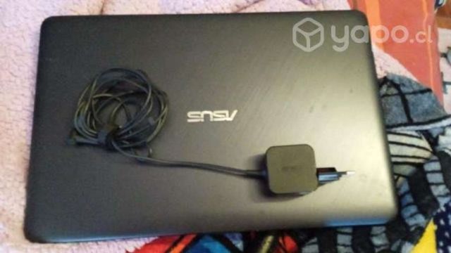 Notebook Asus permuto por play o celular