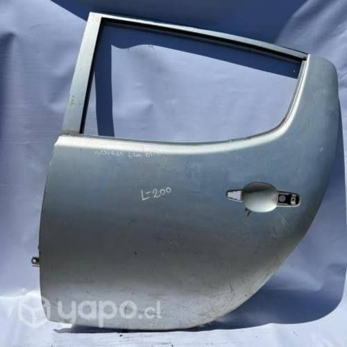 Puerta trasera izquierda Mitsubishi l200 2012