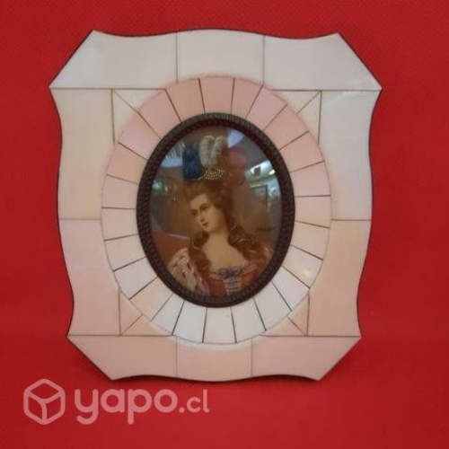 Retrato en cuadro Marfil