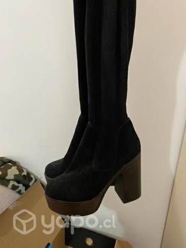 Botas negras nuevas