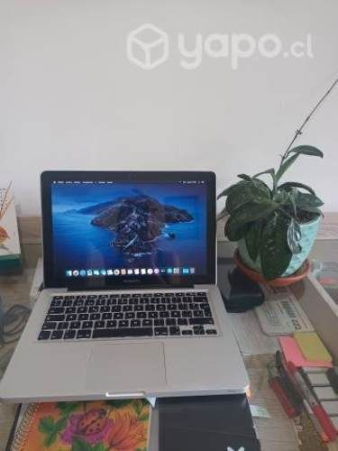 Macbook pro 2012 en caja y funda de regalo