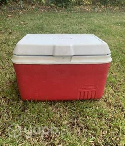 Cooler/ nevera rígida marca Rubbermaid