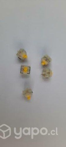Switches Yellow Milky Pro lubricados y con film