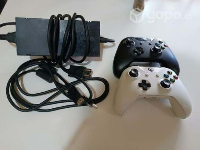 Xbox one + 2 controles originales
