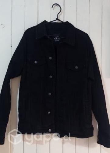 Chaqueta de mezclilla negra Zara