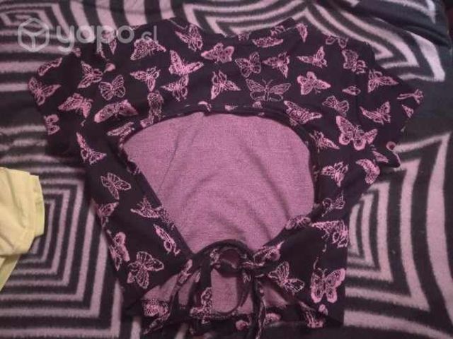 Crop top de mariposas con espalda descubierta