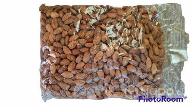 Almendras premium envasadas 1 kilo