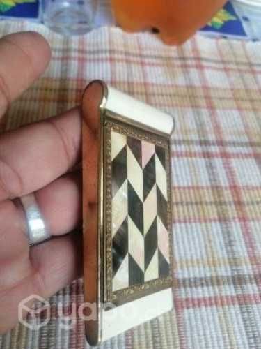 Antigua polvera alemana de bronce y concheperla