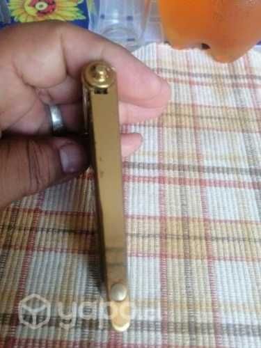 Antigua polvera alemana de bronce y concheperla