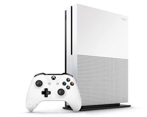Permuto Xbox one s por play 4