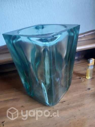 Florero macizo soplado hecho a mano en España