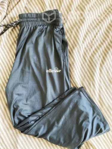 Jogger Ellesse talla 38 delgado