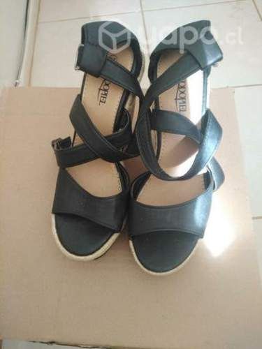 Chalas de cuero marca Todo piel