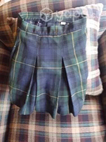 ropa del colegio Saint John Scholl.