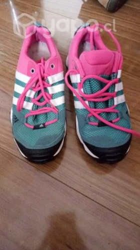 Zapatillas rosadas y verdes