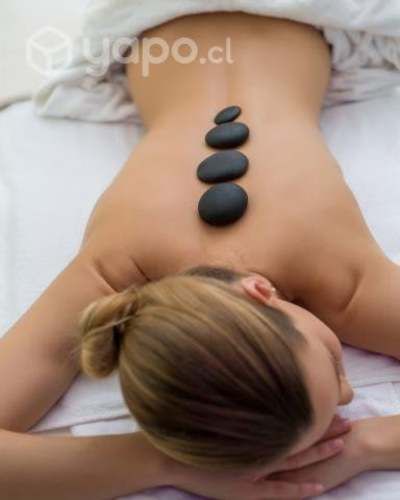 Masaje con piedras volcánicas