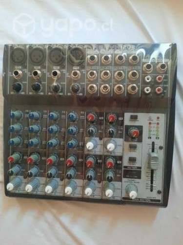 Consola mezcladora de sonido
