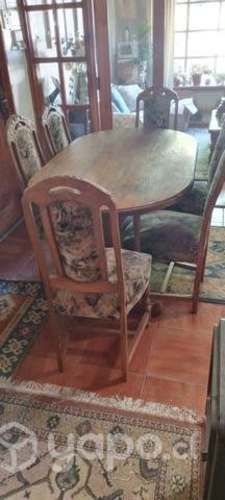 Juego comedor de madera con seis sillas
