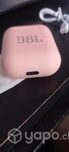 Audífonos inalámbricos Bluetooth rosados.