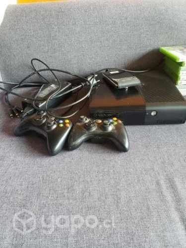 Xbox 360, 2 mandos y 18 juegos