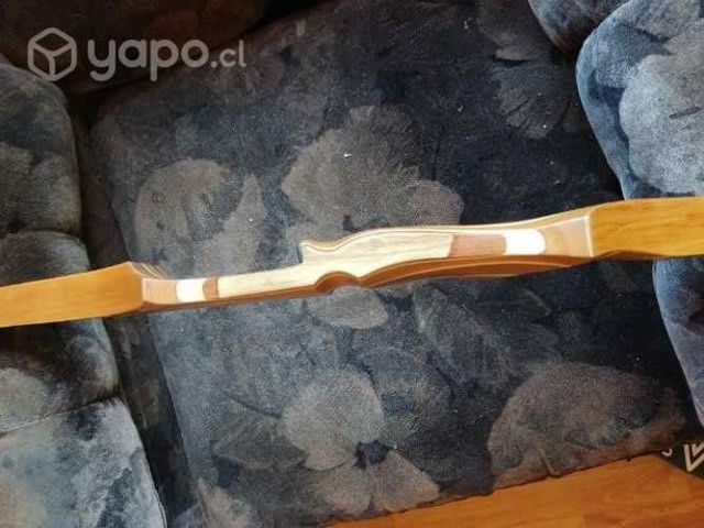 Arco tradicional y flechas de carbono