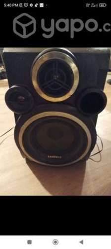 Parlantes dos de cada uno