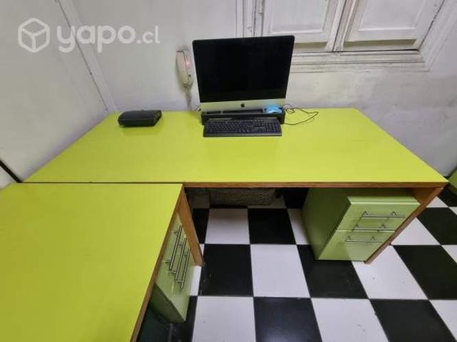 Escritorio madera verde