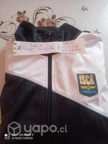 Ropa de liceo isca comercial