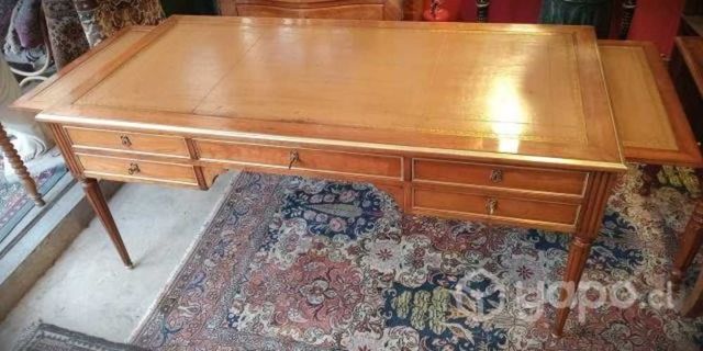 Finos antiguos escritorios Europeos- Sep-Oct 2023