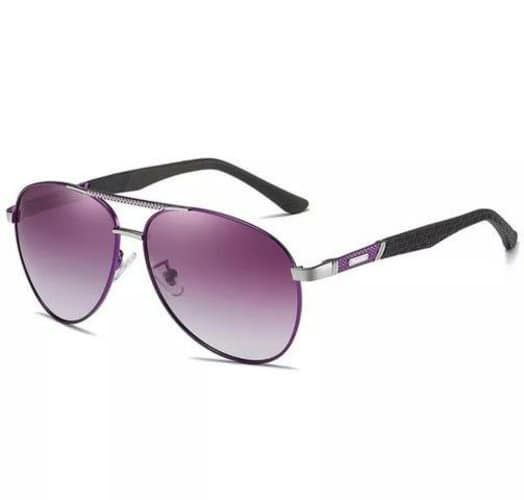 Lentes morados de sol muy bellos