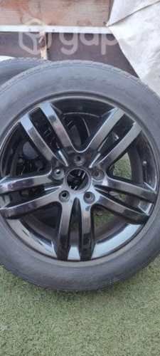 4 Llantas con neumáticos aro 18 son de audi