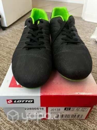 Zapato fútbol marca Lotto talla 43
