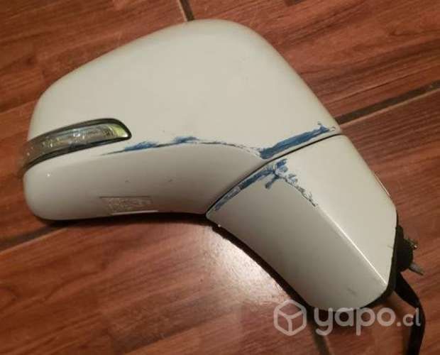 Espejo derecho Tracker 2012 2020 detalle mínimo