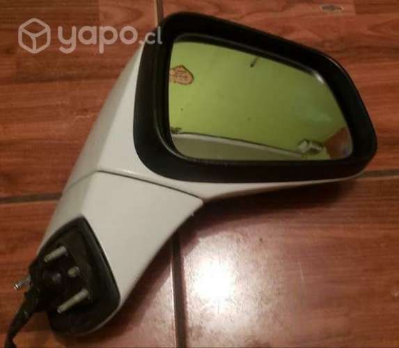 Espejo derecho Tracker 2012 2020 detalle mínimo