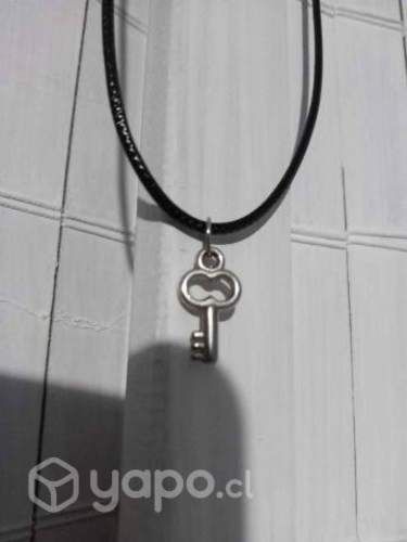 Collar Cuerina Dije Llave Nuevo