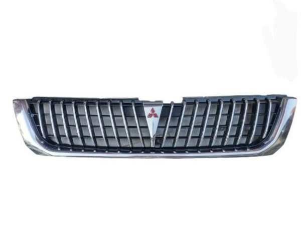 Máscara Mitsubishi Montero Sport 1997-2002 Detalle