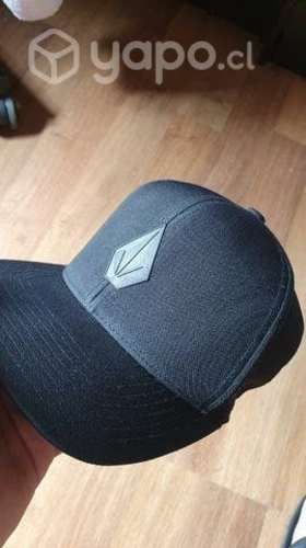 Gorro snapback volcom poco uso