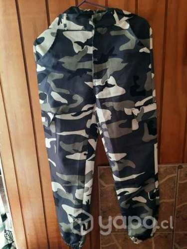 Pantalón cargo