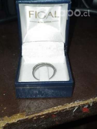 Anillo de oro blanco con diamanges