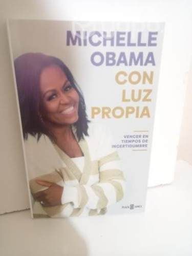 CON LUZ PROPIA michelle obama