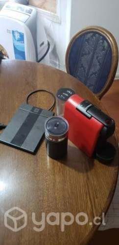 Cafetera Nespresso ESSENZA nada de uso