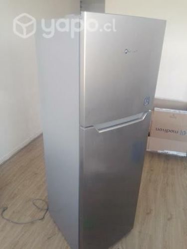 Nevera semi nueva 5.5 pies de altos