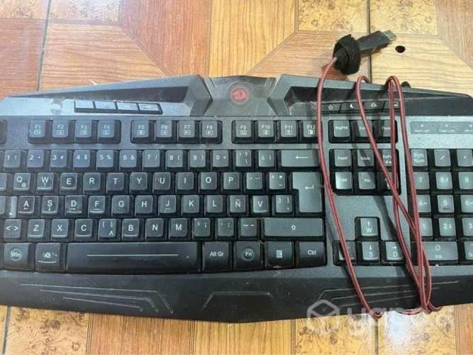 Teclado red dragon ( luz roja) con detalle